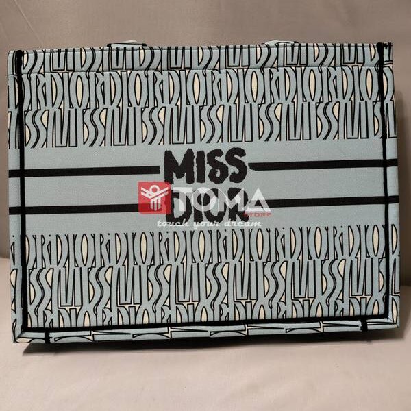 medium book tote