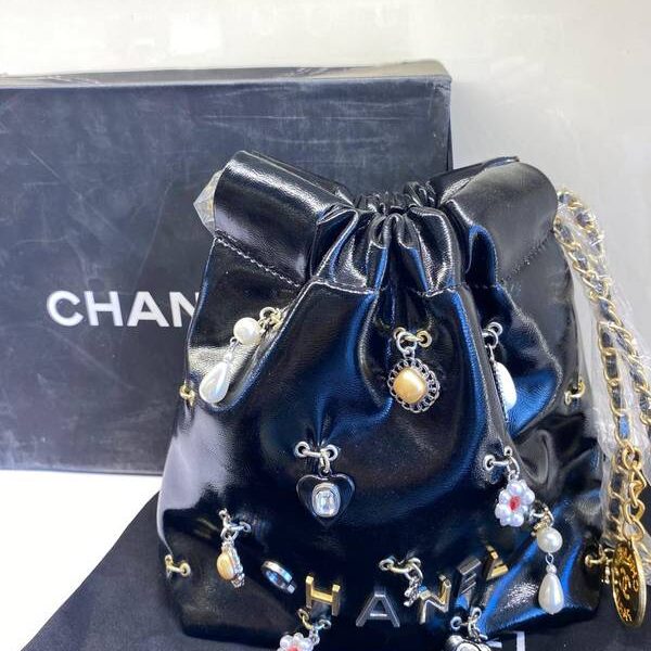 CHANEL 22 SMALL HANDBAG