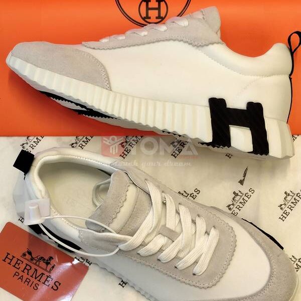 bouncing sneaker