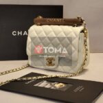 flap bag with wood handel