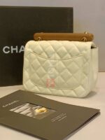 flap bag with wood handel - Image 3