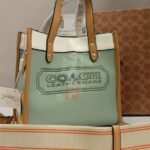 FIELD TOTE 22 IN COLOR BLOCK WITH COACH BADGE