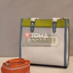 FIELD TOTE 22 IN COLOR BLOCK WITH COACH BADGE