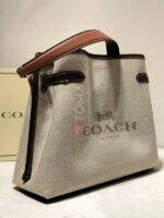coach 190 - Image 2