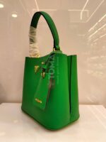 prada 989811 - Image 2