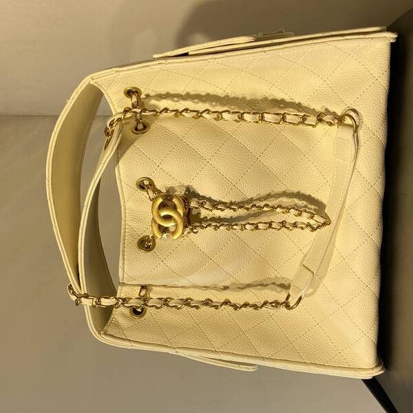 240072 chanel