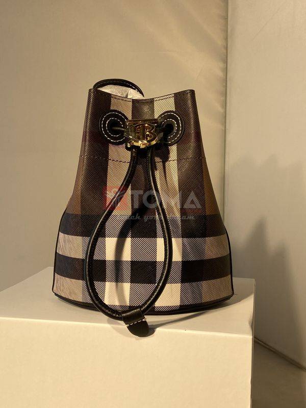 5678 burrbery 669261 - Image 1