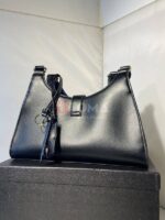 prada 859242 - Image 3