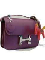 epsom constance 24 shoulder bag in etoupe