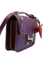 epsom constance 24 shoulder bag in etoupe - Image 3