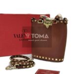 rockstud crossbody pouch in grainy calfskin