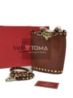 rockstud crossbody pouch in grainy calfskin