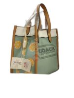 FIELD TOTE 22 IN COLOR BLOCK WITH COACH BADGE - Image 2