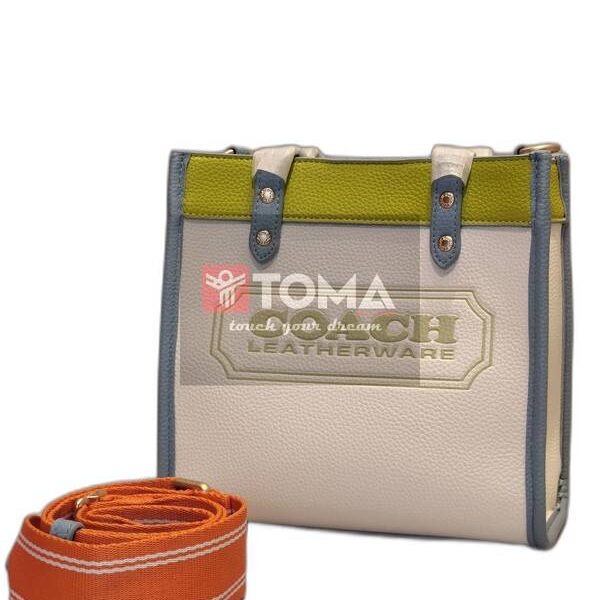FIELD TOTE 22 IN COLOR BLOCK WITH COACH BADGE