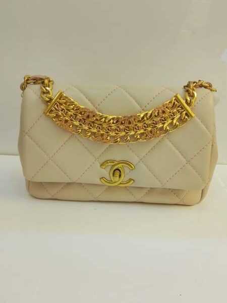 CHANEL BEAUTE HALO BAG